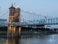 the suspension bridge in cincinnati, ohio